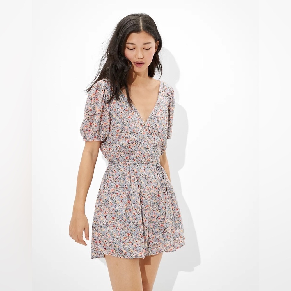 American Eagle Ditsy Floral Wrap-Front Romper. Boho, cottagecore, prairie. SzM